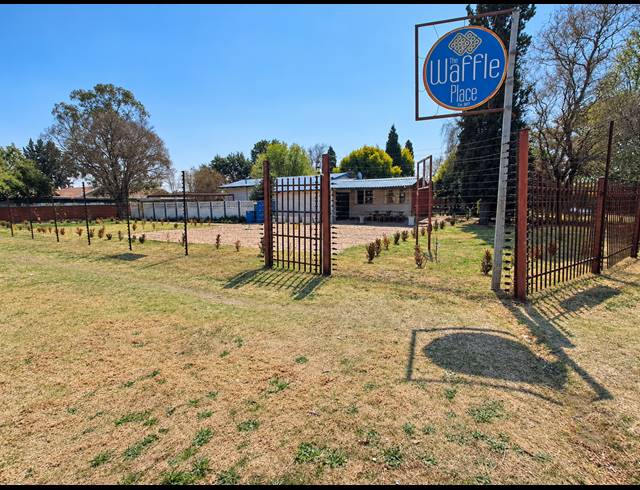 250M² RESTAURANT FOR SALE IN THREE RIVERS